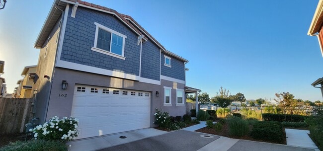 Building Photo - 162 Sweetwater Ln