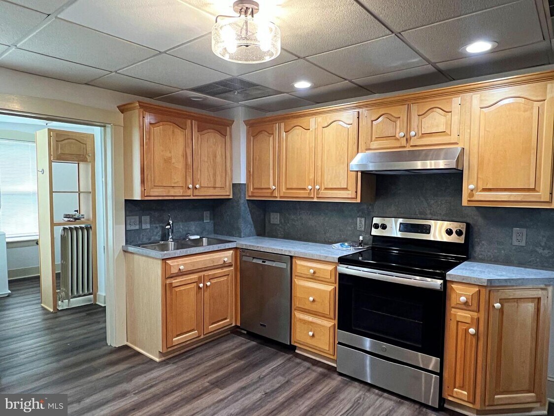 2 N Spruce St, Lititz, PA 17543 Room for Rent in Lititz, PA