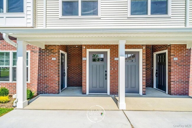 Building Photo - 725 Eastview Dr