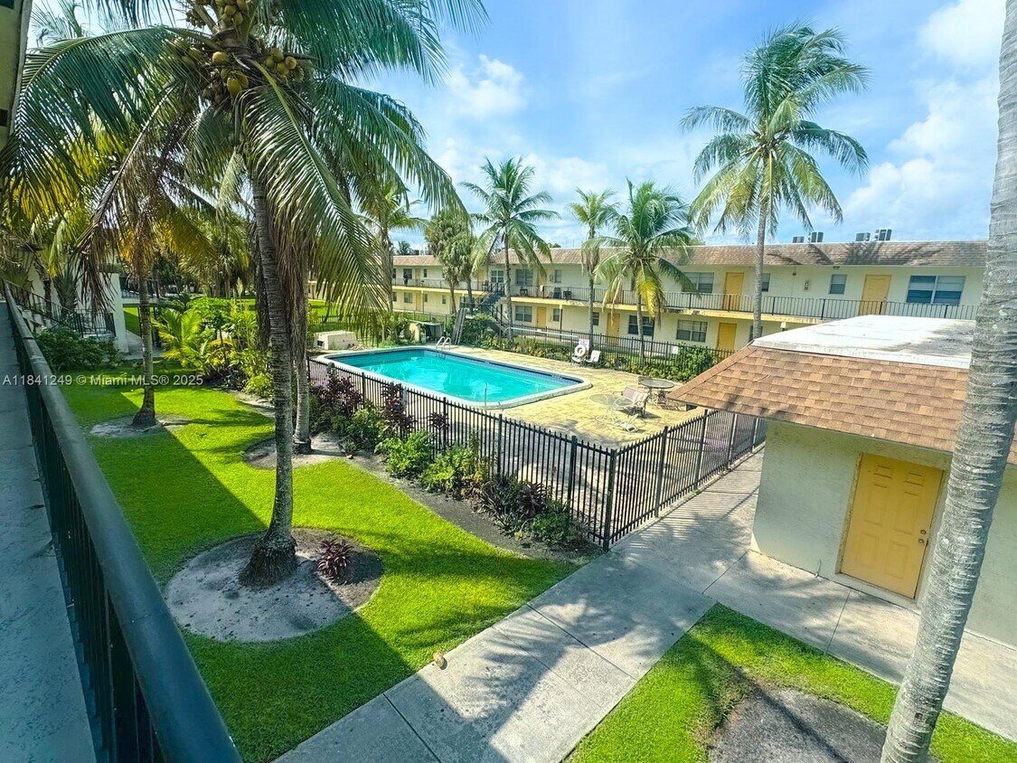 Foto principal - 4160 NW 21st St
