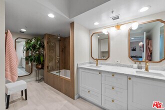 Building Photo - 13700 Marina Pointe Dr
