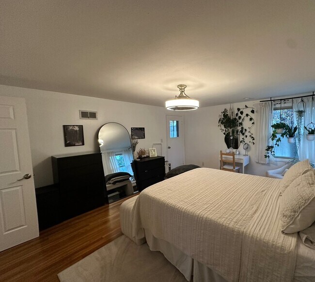 Foto del edificio - 4945A S Lake Dr