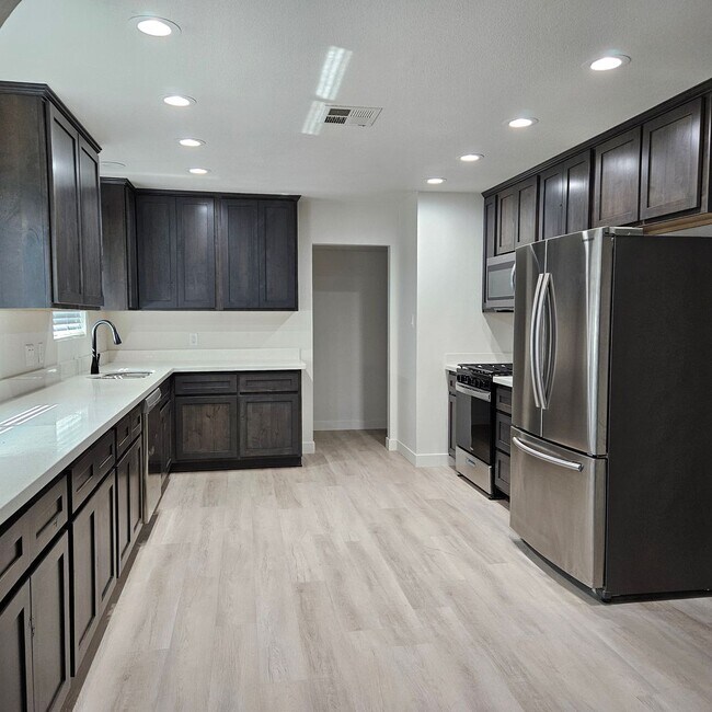 Building Photo - Remodeled home for Rent
