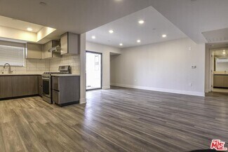 Building Photo - 5030 Rosewood Ave