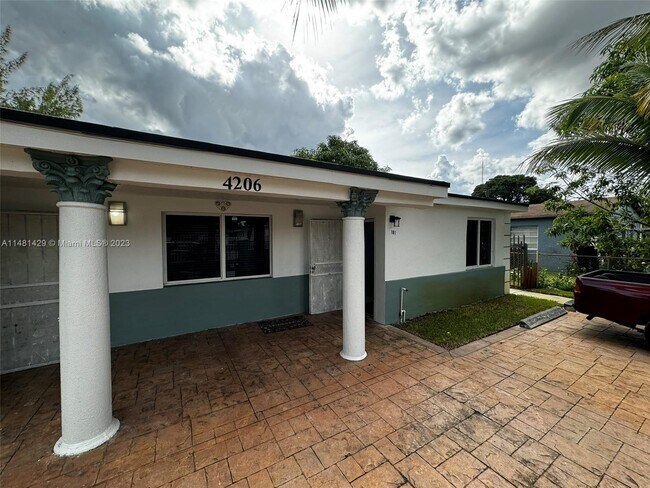 Foto del edificio - 4206 SW 28th St