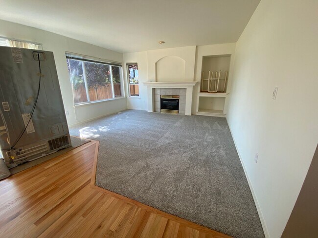 Foto del edificio - Spacious 4 bedroom 2.5 traditional house
