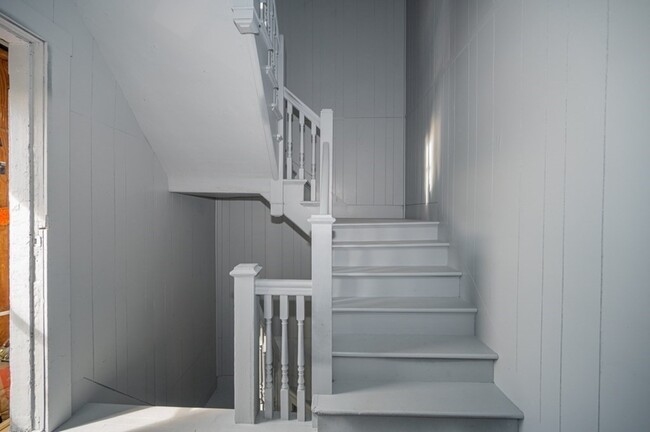 Building Photo - 97 Mayfield St