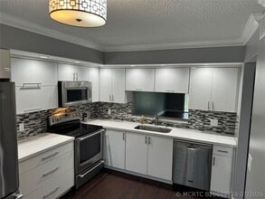 Building Photo - 12750 SW 4th Ct