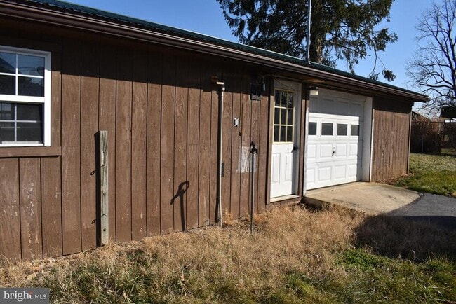 Building Photo - 11872 Mercersburg Rd