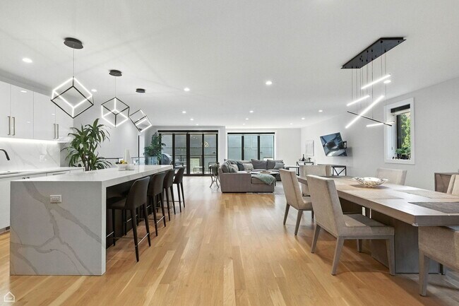 Foto del edificio - 1437 W Grand Ave
