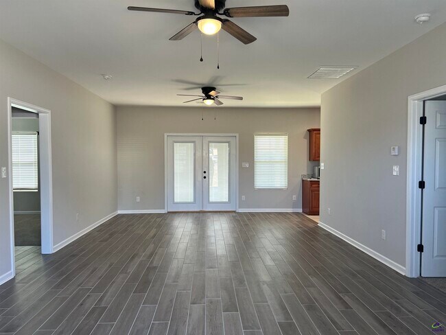 Foto del edificio - 99 Azalea Ave