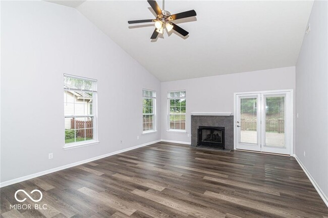 Foto del edificio - 10272 Lakeland Dr