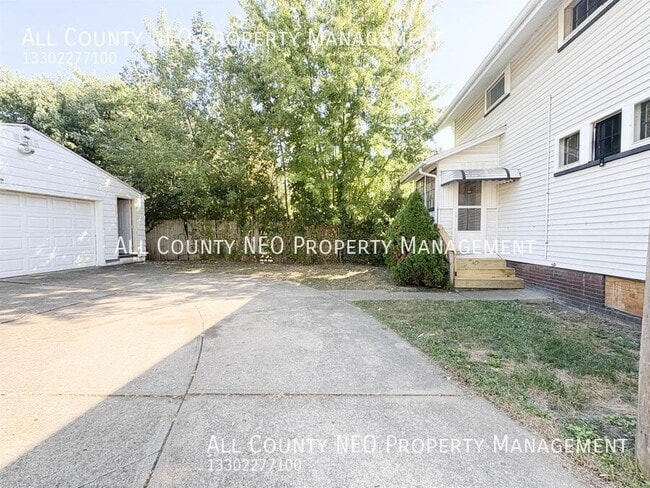 Building Photo - 818 Brown Ave NW