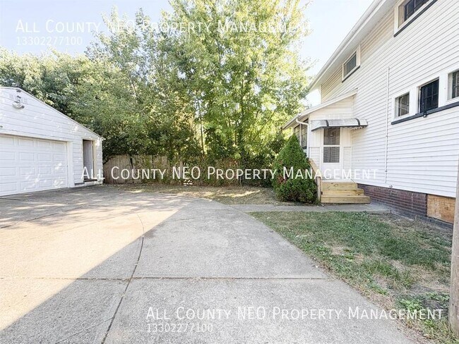 Foto del edificio - 818 Brown Ave NW