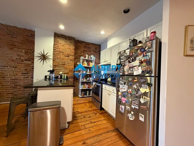 Building Photo - 210 Hemenway St