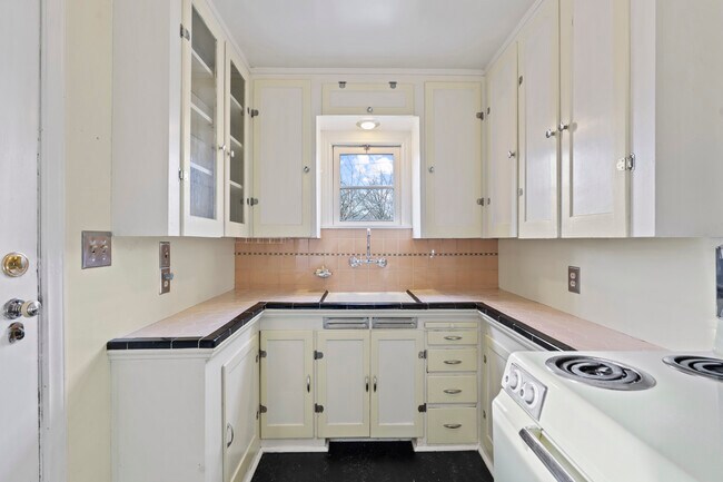 Foto del edificio - 7356 12th Ave NW