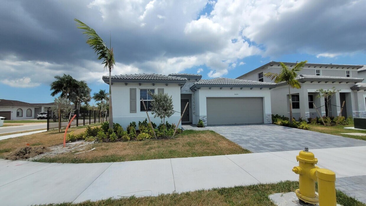 Foto principal - 16105 SW 149th Ave