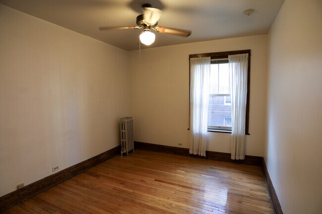 Building Photo - 5536 N Winthrop Ave