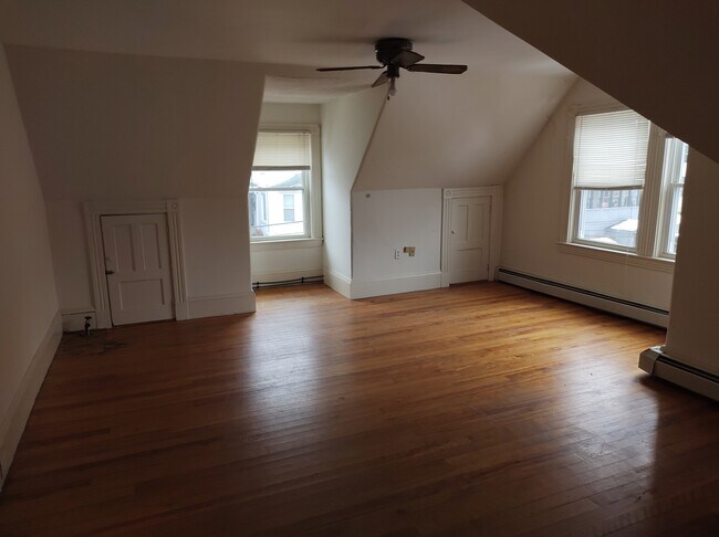 Large bedroom - 11 Highland Ave