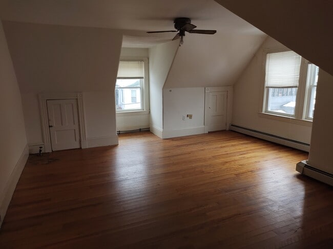 Large bedroom - 11 Highland Ave