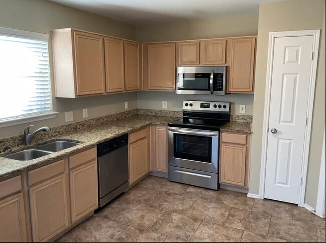Foto del edificio - 1701 Cedar Tree Dr