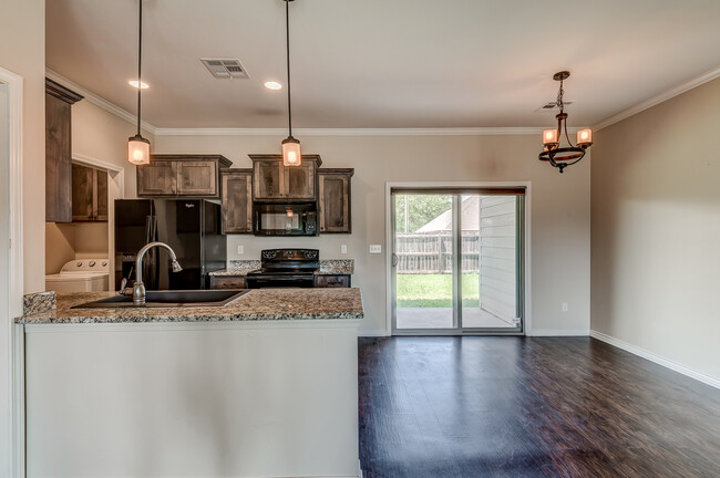 Kitchen/ Dining - 1318 W 13th Ave
