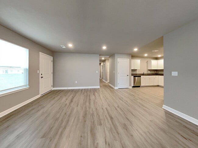 Foto del edificio - Charming 3Beds, 2Bath Home in Blue Springs with Garage Parking