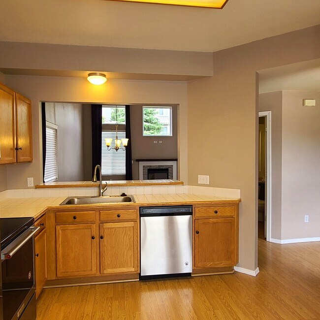 Foto del edificio - Beautiful home in Briargate Fairfax - D20 - ready to move in NOW!