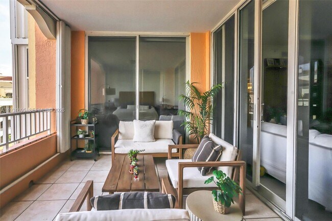 Foto del edificio - 735 Crandon Blvd