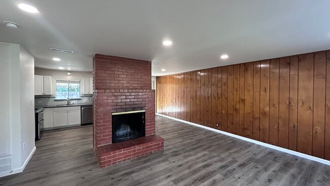 Building Photo - 2016 Marlene Ct