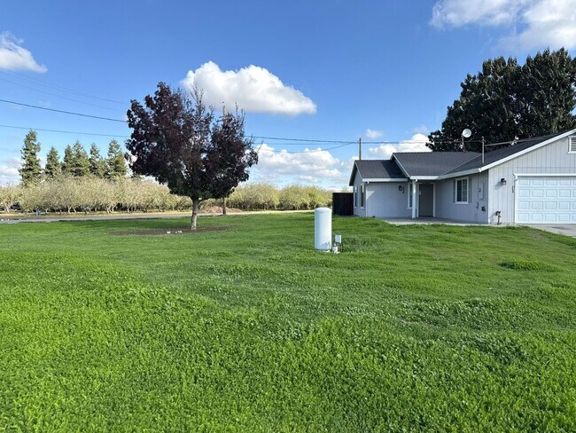 Foto del edificio - Spacious 2/1 in the country AVAILABLE NOW!!!