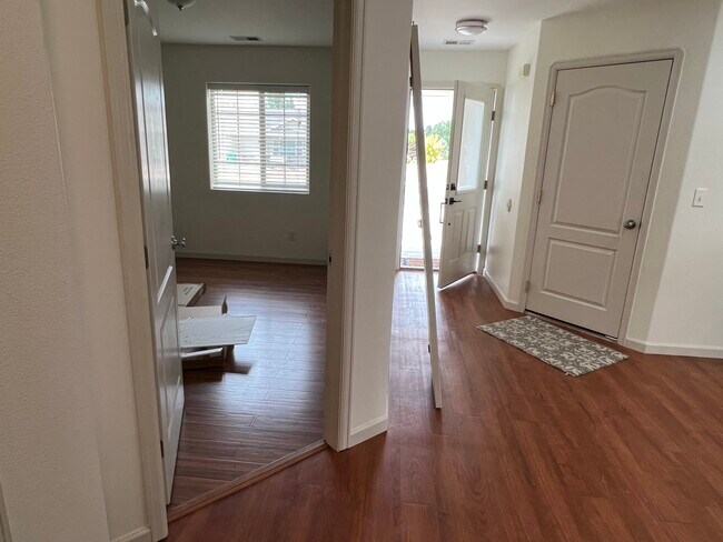 Foto del edificio - 3234 Meadows Pkwy