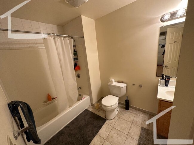 Building Photo - Top-notch and unique apartment