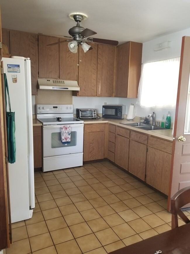 Building Photo - Charming home in Paia