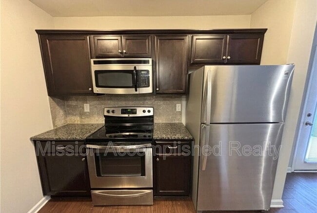 Building Photo - 2644 Middle Br Bnd