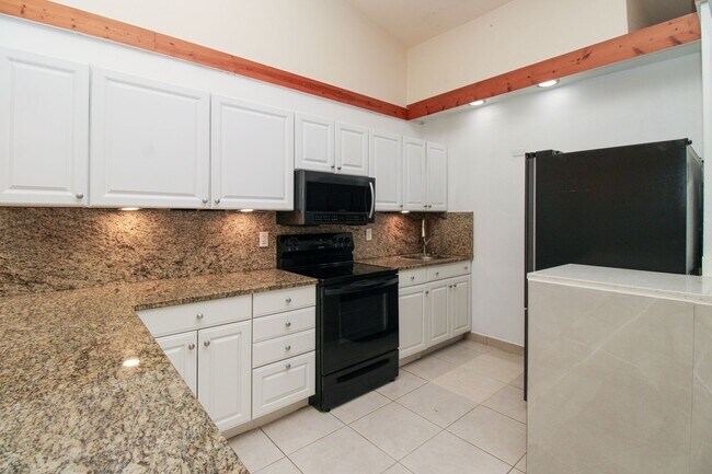 Foto del edificio - ANNUAL UNFURNISHED ** Wiggins Pass West **...