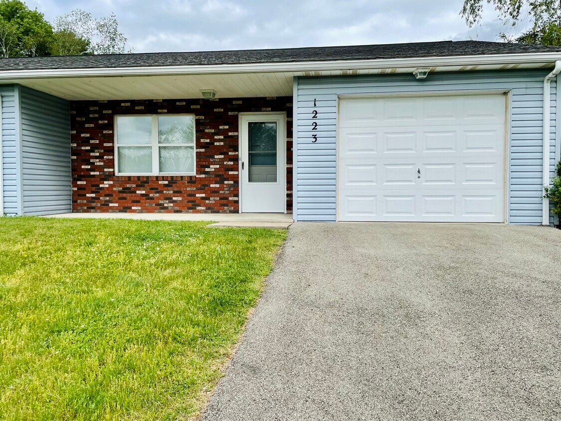 1223 Ben Avon St, Indiana, PA 15701 Townhome Rentals in Indiana PA