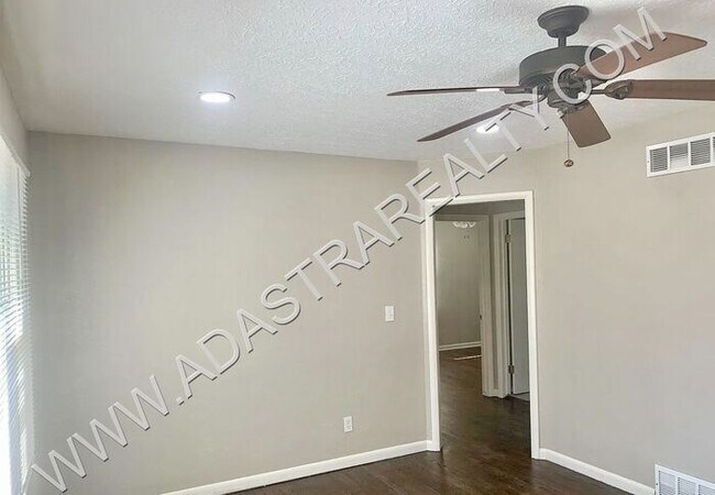 Foto del edificio - Beautiful Newly Remodeled Raytown Home-Ava...