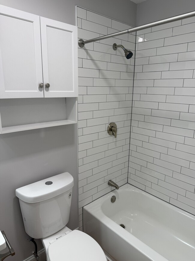 Building Photo - Harborview Apartment Community