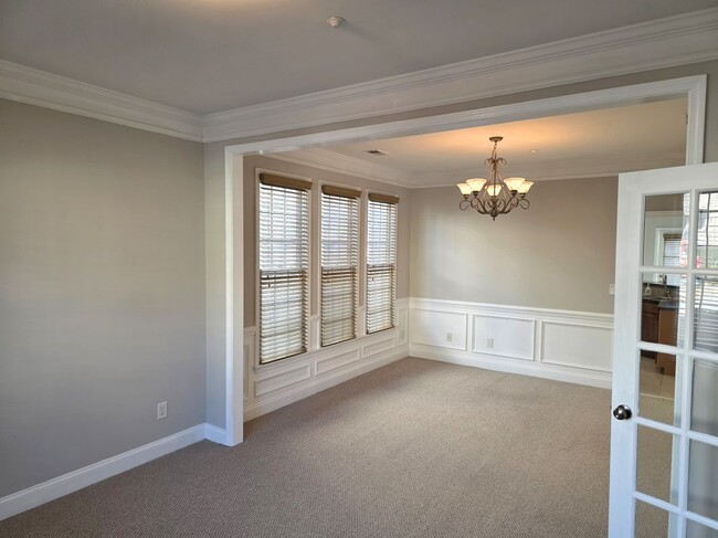 Foto del edificio - 617 Maple Grove Way