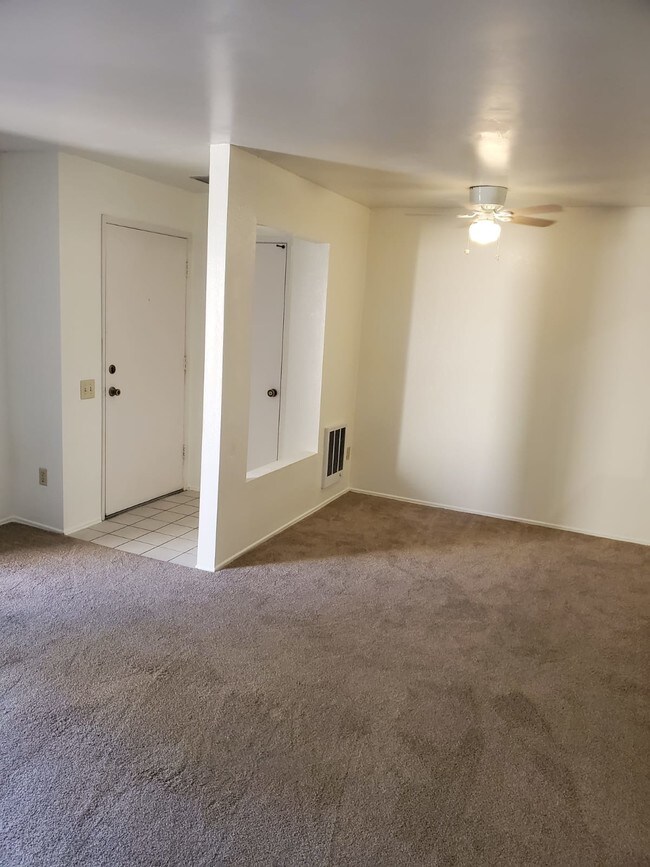 Foto del edificio - 7932 Mission Center Ct