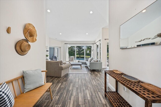Foto del edificio - 2466 Muir Cir