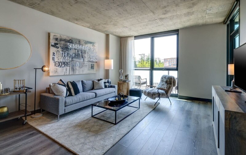 Foto principal - 1319 W Lake St