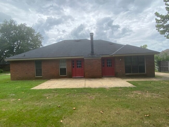 Building Photo - 2313 Cedarwood Ln