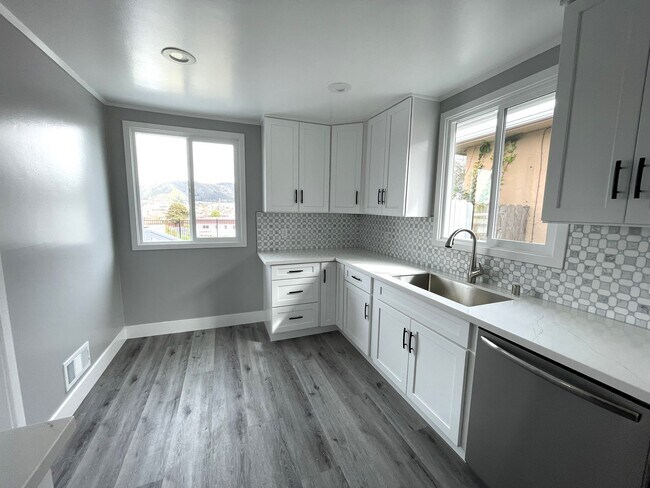 Building Photo - 1812 Louvaine Dr