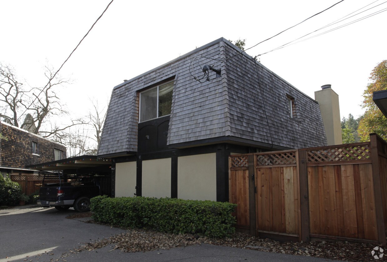 Building Photo - 963 Almanor Ct