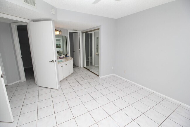 Building Photo - 975 Sonesta Ave NE