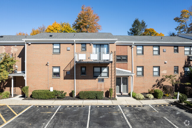 Building Photo - The Linden Apartments: In-Unit Washer & Dr...