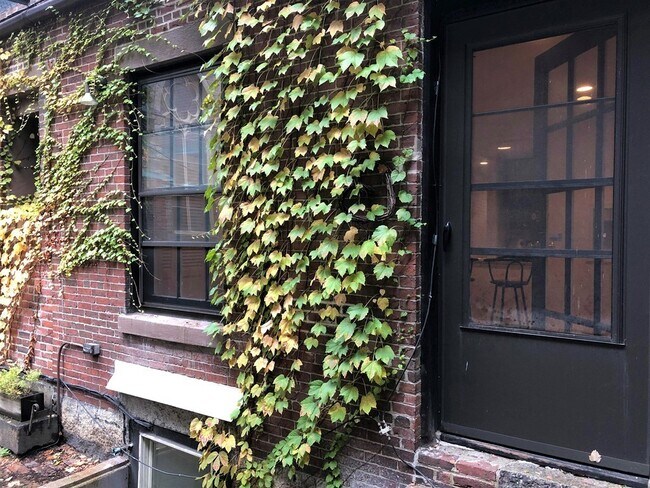 Building Photo - 38 Temple St