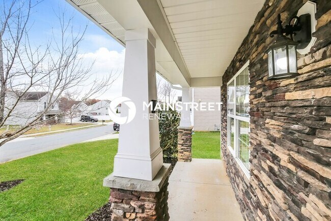 Building Photo - 4 Bedroom Pet-Friendly Home in GREENSBORO, NC with Main Street Renewal